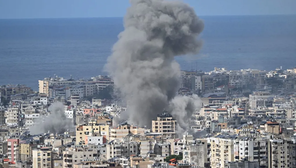 بالصور- تجدُّد الغارات الإسرائيلية على الضاحية الجنوبية لبيروت