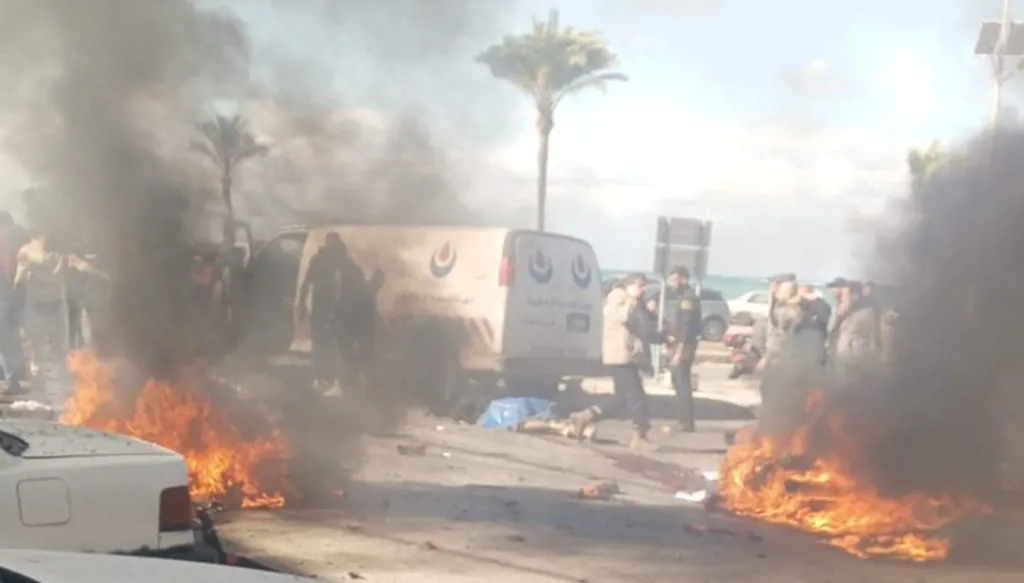 بالفيديو- مسيّرة إسرائيلية استهدفت دراجة نارية في مدينة صور اللبنانية