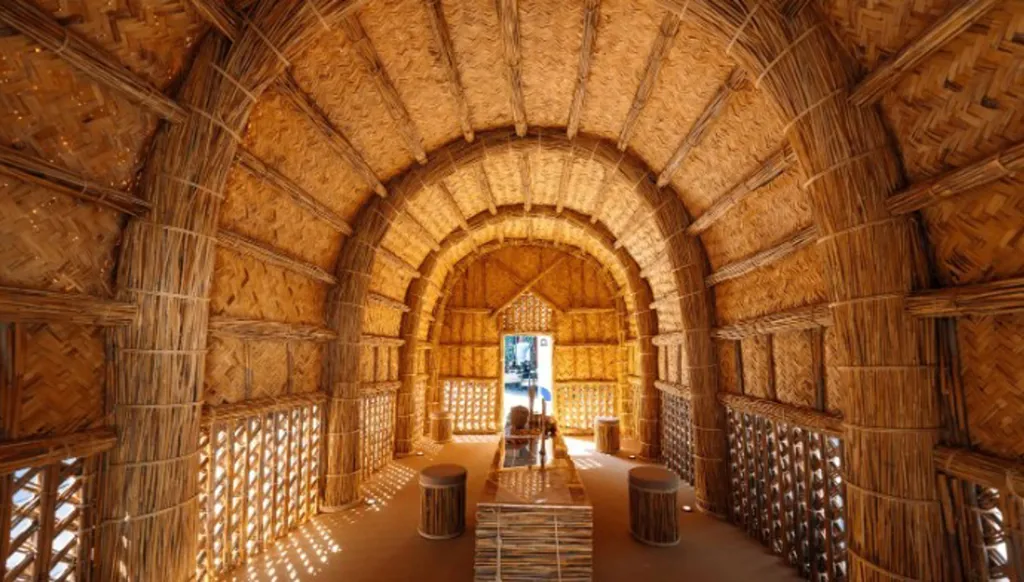 بيت من فطر ونخيل ومضافة من قصب: حين يكون التصميم الإبداعي في خدمة قضايا بيئية عاجلة