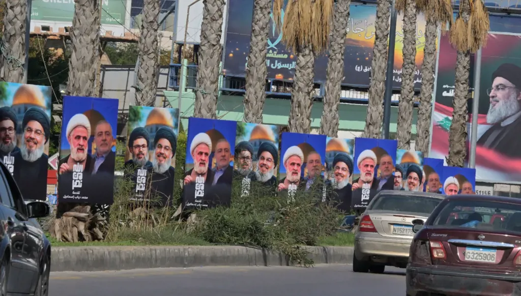 قصة مراسيم لتنظيم رفع اللافتات وإزالتها!