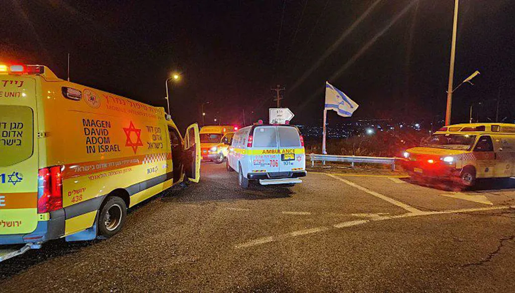 إصابة جندي إسرائيلي بجروح خطيرة و3 اخرين بإصابات متفاوتة في عملية دهس بالخليل