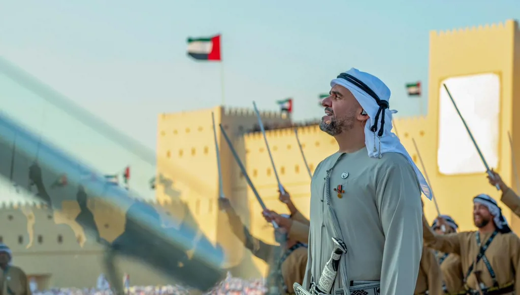 بحضور رئيس الإمارات... حسين الجسمي ينشد "إلى حضرة" و"يا دارنا" في أبوظبي (صور وفيديو)