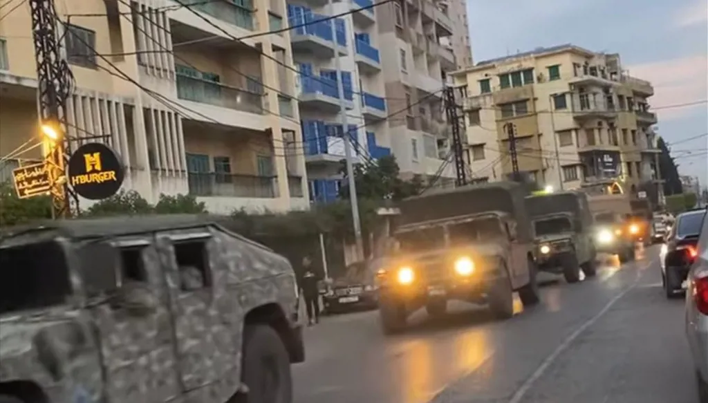 الجيش اللبناني ينتشر في مدينة طرابلس بعد حوادث إطلاق نار ابتهاجاً بسقوط الأسد