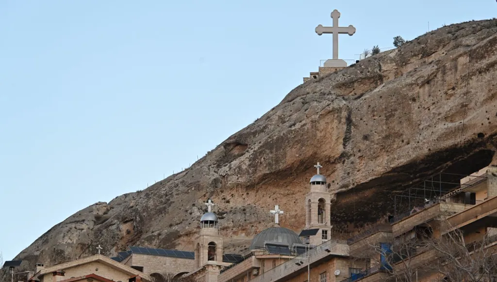 صباح "النهار": الهزّات الارتدادية لسقوط الأسد و"الخط الأحمر"... نعيم قاسم يمدّ يده إلى الجولاني!