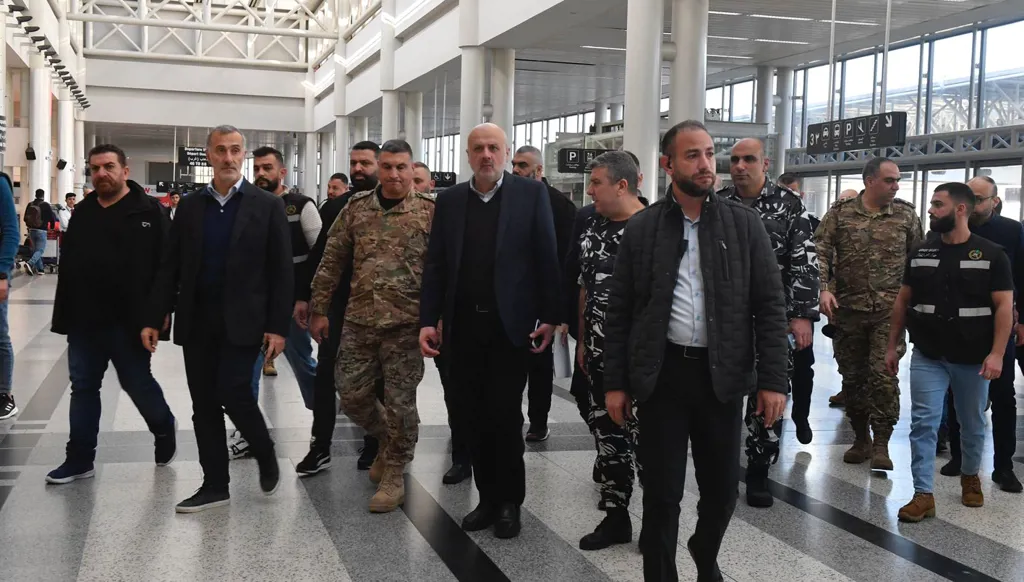 وزير الداخلية اللبناني جال في مطار بيروت: جهاز الأمن يجهد لمكافحة كلّ تهديد