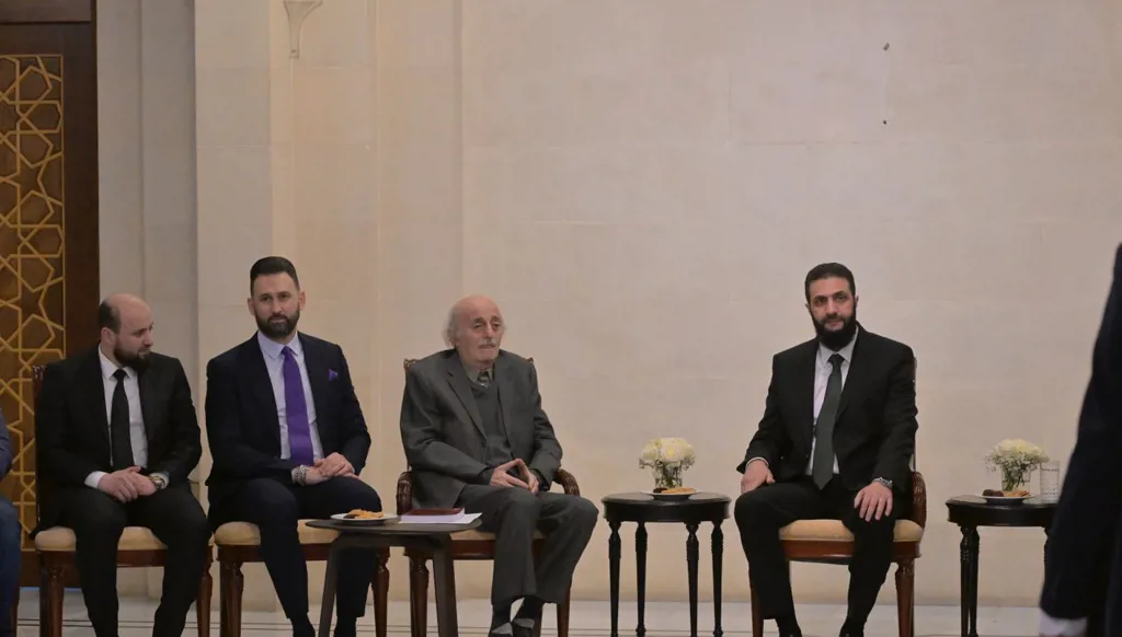 جنبلاط أعاد فتح نافذة المعتقلين والمخفيين... الشرع يطلب الأسماء وخلية الأزمة إلى دمشق!