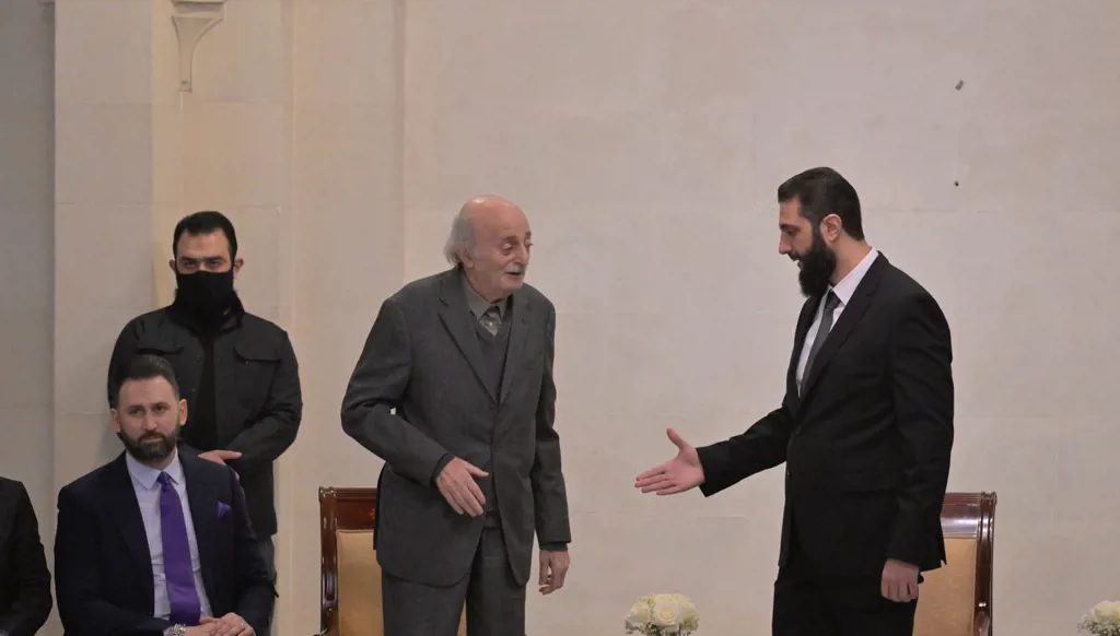 جنبلاط يثير سورية مزارع شبعا لترسيم الحدود... ورسالة من الشرع لـ"حزب الله"