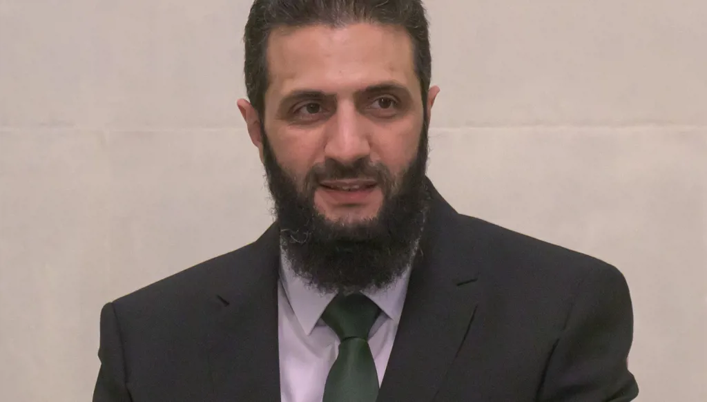 بالصور- أحمد الشرع بربطة عنق... ما سرّ لونها؟!