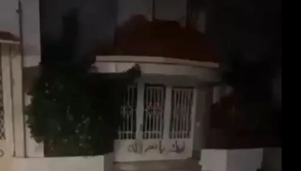 أعمال تخريب وتكسير طالت مدرسة مملوكة للفنان راغب علامة في بيروت (فيديو)