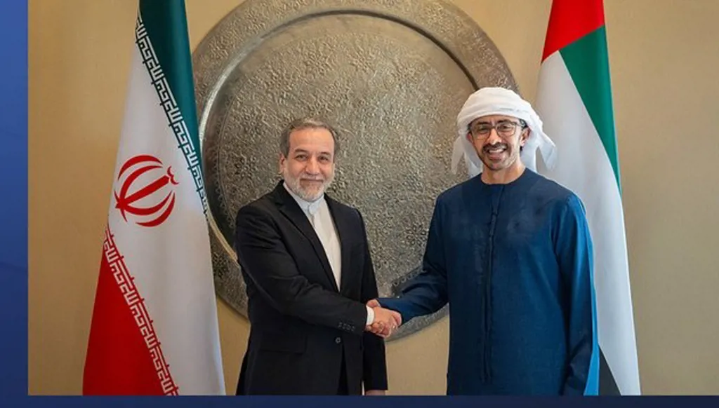 عبدالله بن زايد يبحث تطورات المنطقة مع وزير خارجية إيران (فيديو)