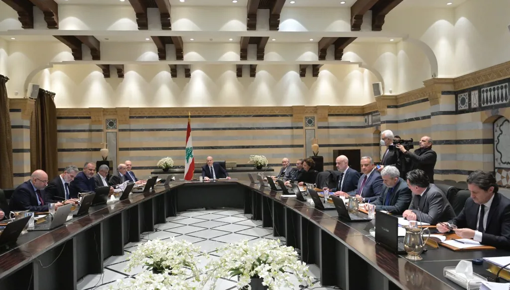 وزير المهجرين اللبناني ينسحب من جلسة مجلس الوزراء بعد مشادة كلامية مع ميقاتي (فيديو)