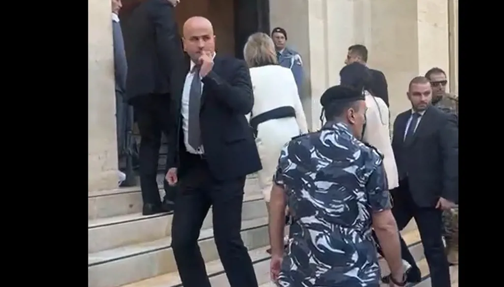 وصول أفراد من عائلة العماد جوزف عون إلى مجلس النواب (فيديو)