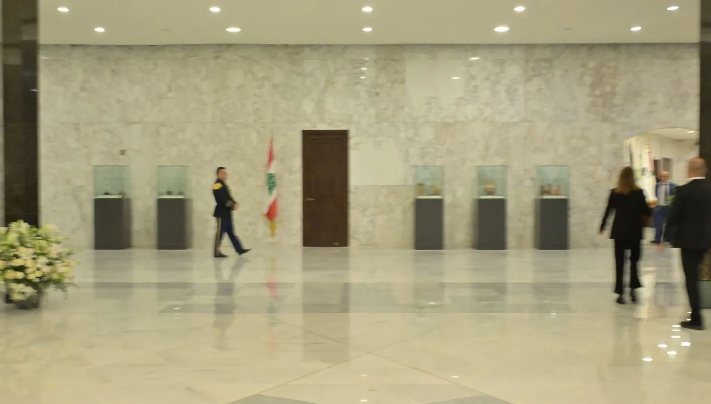 بعد أن طلبت تأجيل موعد الاستشارات معها... كتلة