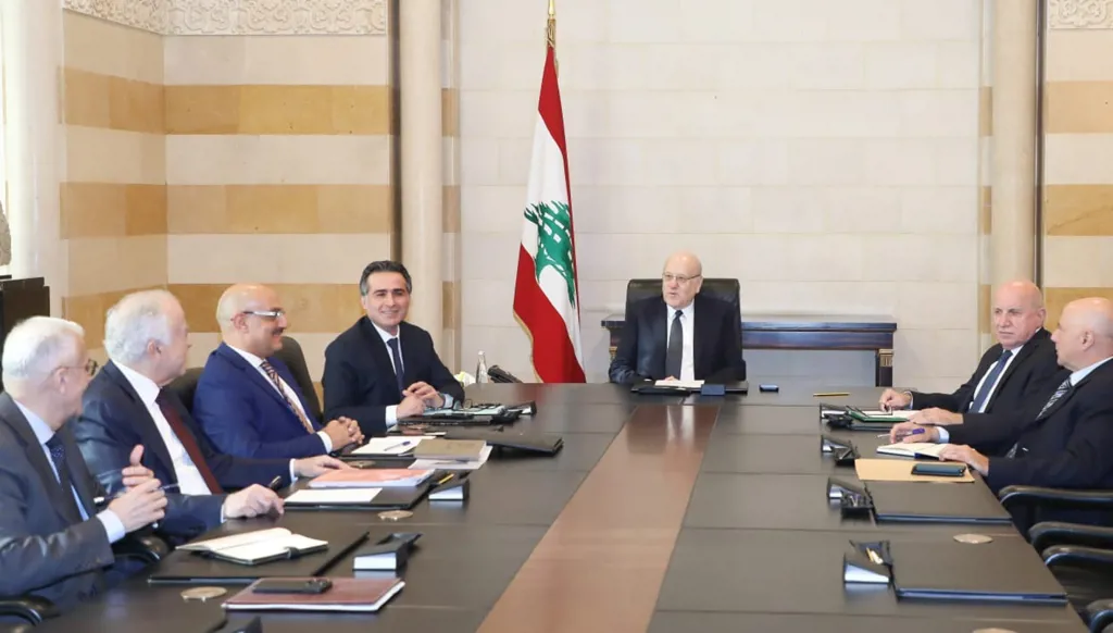 ميقاتي تسلم آلية تحديد قيمة المساعدات للوحدات السكنية وغير السكنية المتضررة نتيجة الحرب الإسرائيلية