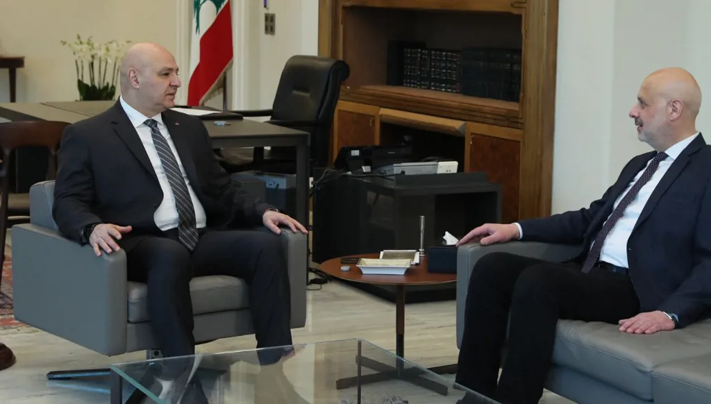الرئيس اللبناني استقبل وزيري الداخلية والدفاع