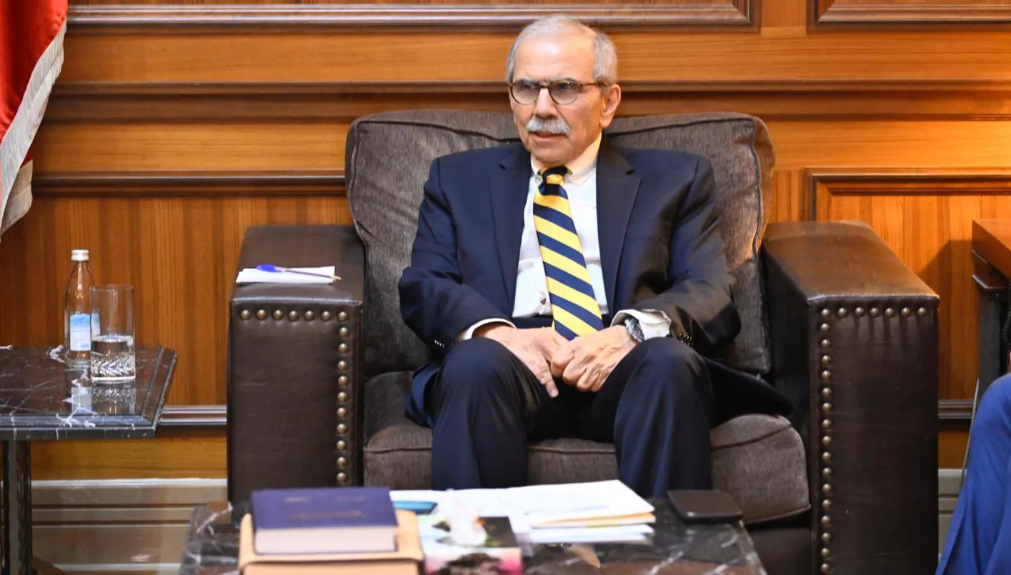 جينيفر لوبيز تتألق بفستان أخضر بعد رحلة بحث عن منزل جديد (صور)