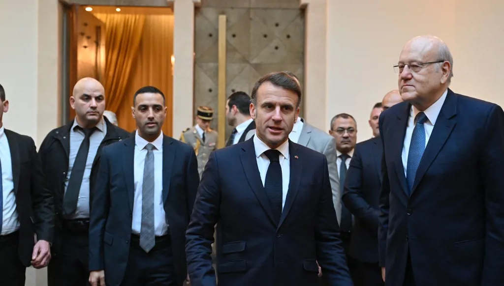 ماكرون: سأجتمع بعد قليل مع الضابط الأميركي عضو لجنة مراقبة وقف إطلاق النار، ولبنان دخل مرحلة جديدة