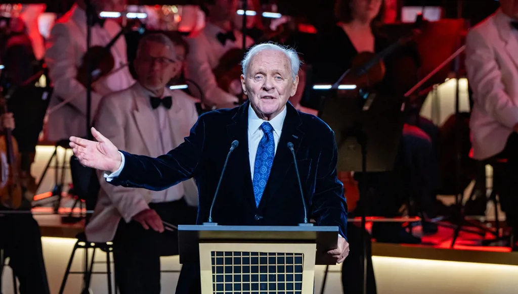 كلمة مميّزة لـ أنتوني هوبكنز من الرياض... طفولته الحالمة حضرت (صور وفيديو)