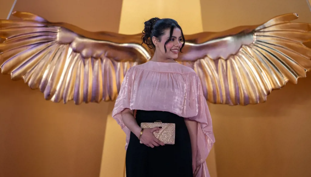"الوجه الجديد المفضّل" في JOY AWARDS بنوبة بكاء حادّة (فيديو)