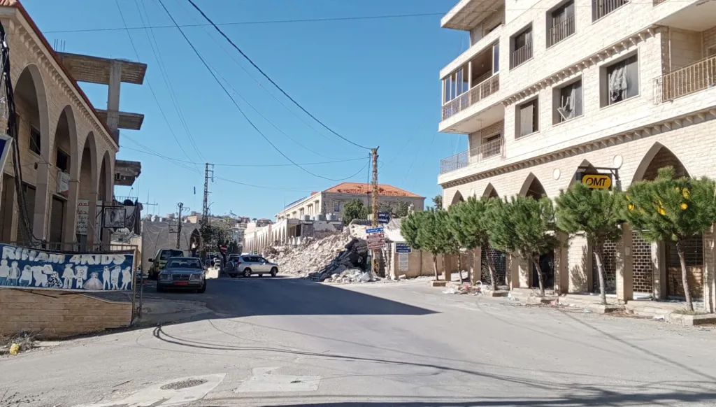 عودة تدريجية للحياة في بنت جبيل بعد انتشار الجيش اللبناني... والتوغّل الإسرائيلي يُقلق الأهالي