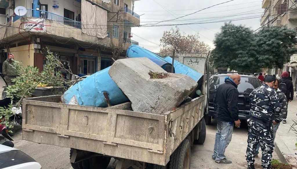في طرابلس شمال لبنان... ملاحقة المخالفين للأملاك العامة (صور)
