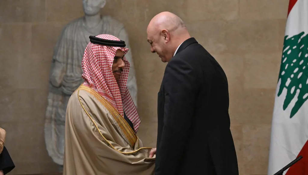 أوّل زيارة لمسؤول سعودي رفيع منذ العام 2010... بن فرحان: المملكة تقف إلى جانب لبنان