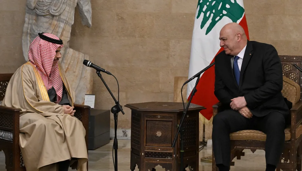 بن فرحان في بيروت: ننظر بتفاؤل للبنان... وعون: خطاب القسم كُتب ليُنَفذ (صور)