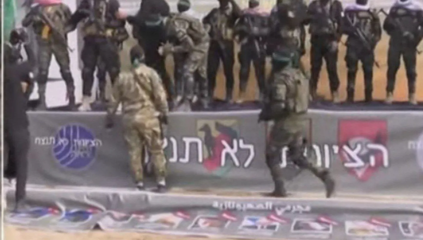 ملثمين وبالزي العسكري... فيديو يوثّق انتشار مقاتلي