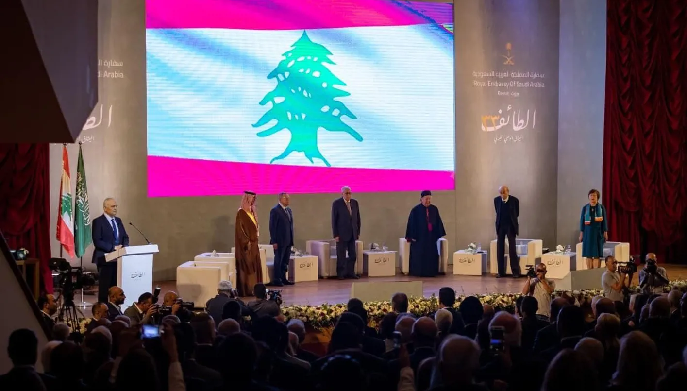 جينيفر لوبيز تتألق بفستان أخضر بعد رحلة بحث عن منزل جديد (صور)