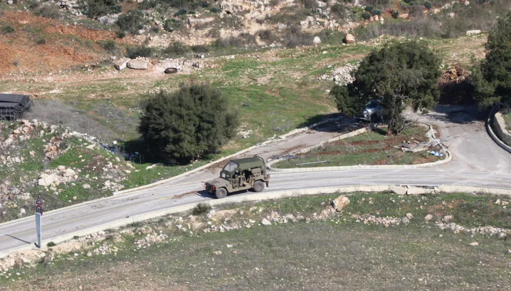 5 عند الخامسة: اتفاق وقف النار بين عون وماكرون... رام الله تحتفي بالمحرّرين ونداء من البابا