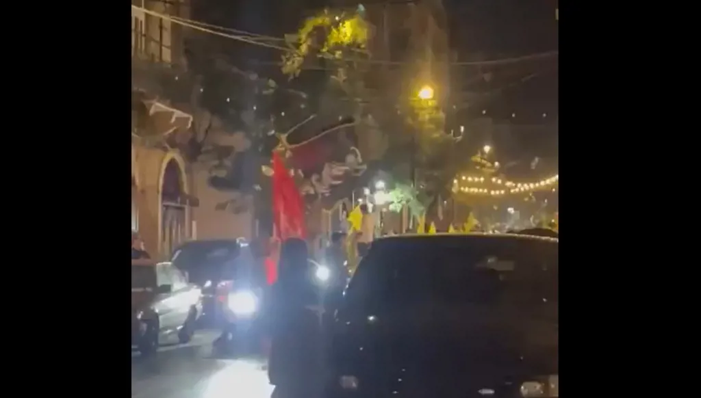 "حزب الله" يفتعل استفزازات داخلية... مواكب سيّارة بأعلام الحزب تجوب الجميزة (فيديو)