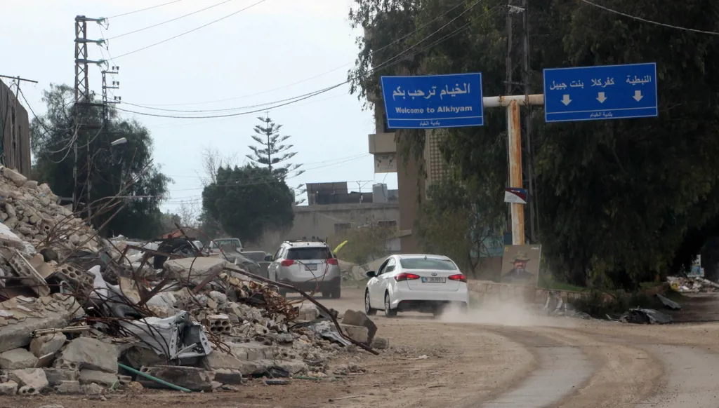 الجيش اللبناني يستعدّ لدخول بلدات جنوبية برفقة الأهالي... وعون يُتابع الانسحاب الإسرائيلي مع ميقاتي