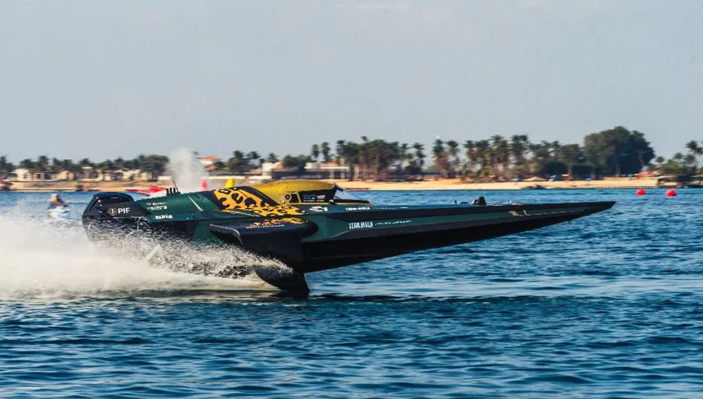 العُلا تجذب ليبرون جيمس في بطولة العالم للقوارب الكهربائية السريعة