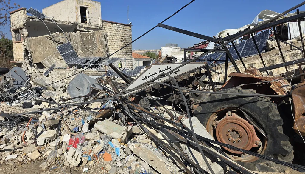 تحذير من "ضربة وشيكة" في بلدة عيترون... هلع وإخلاء المدارس والأماكن العامة!