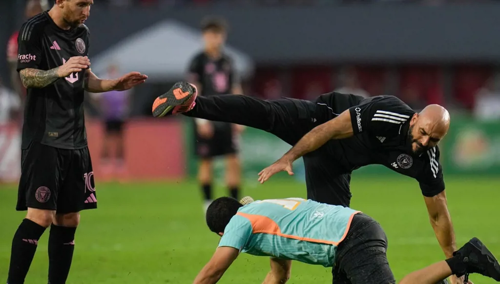 أخيراً... حارس ميسي يسقط في الاختبار (فيديو)