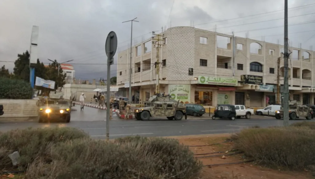 مطلوب يحتجز رهينة في مستشفى دار الأمل- بعلبك بعد محاولة الجيش اللبناني القبض عليه!