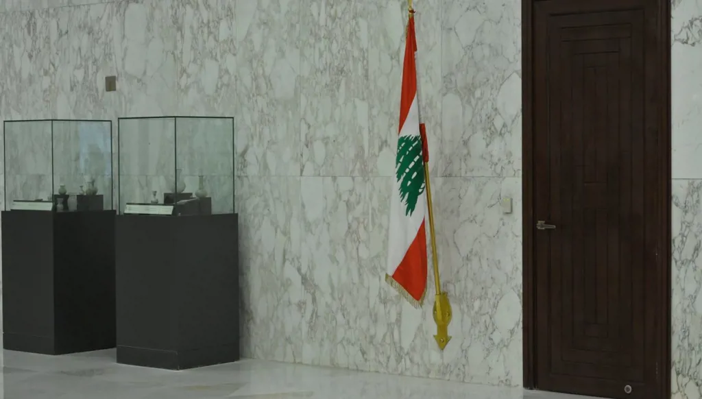 رؤساء ووزراء لبنانيون اعتذروا أو استقالوا أو... أقيلوا