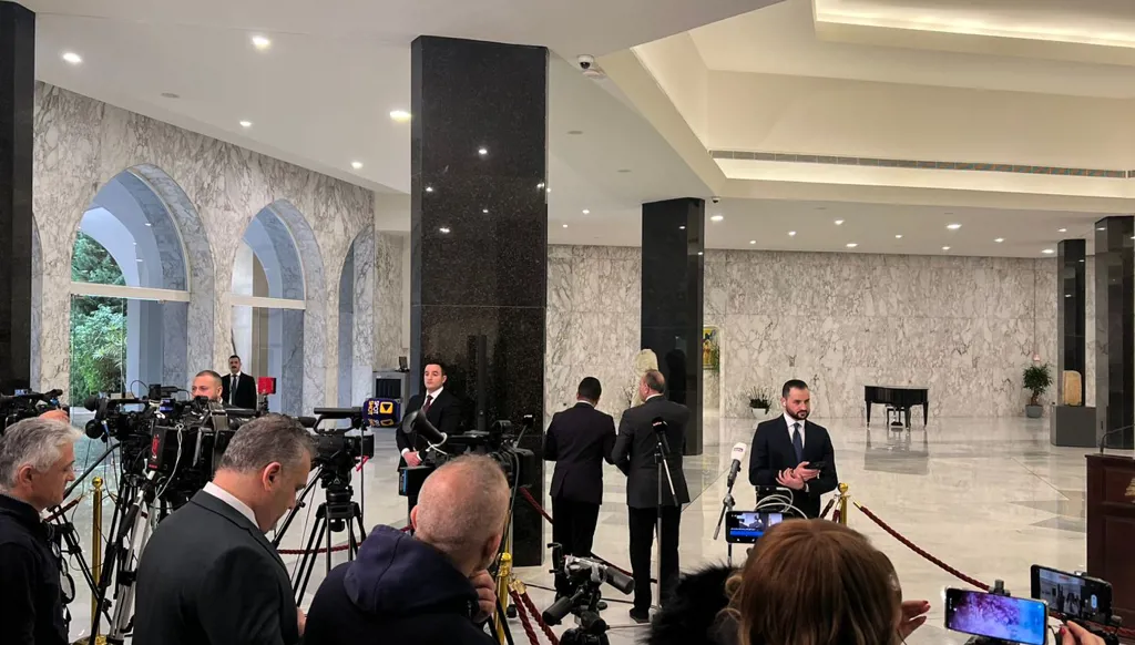 حشد صحافي يترقّب إعلان الحكومة اللبنانية الأولى في عهد الرئيس جوزف عون