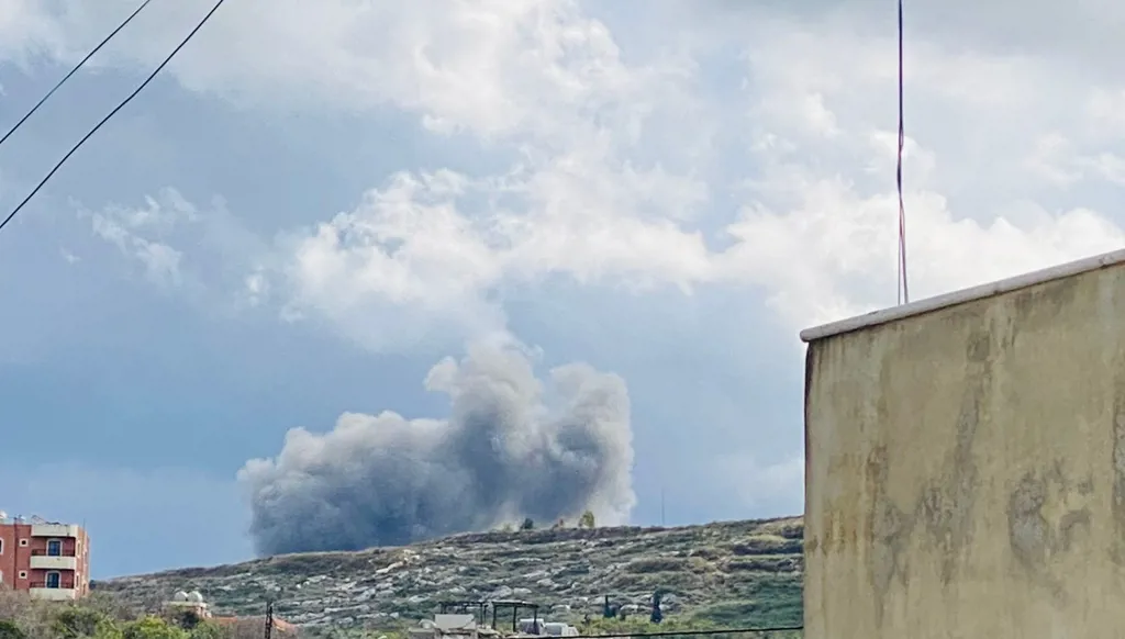 بالفيديو- غارة إسرائيلية تستهدف منطقة تبنا في بلدة البيسارية قضاء صيدا