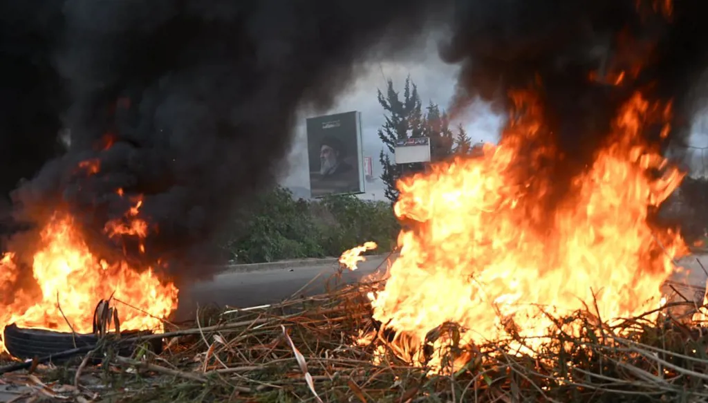 بالصور - أورتاغوس تُشعل طريق مطار بيروت... و"حزب الله" يعلّق