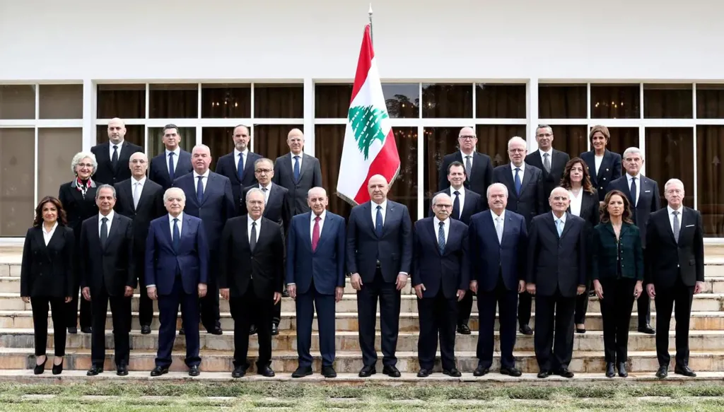 وزراء باتوا بلا وظيفة: "نعم... استقلنا من مناصبنا"