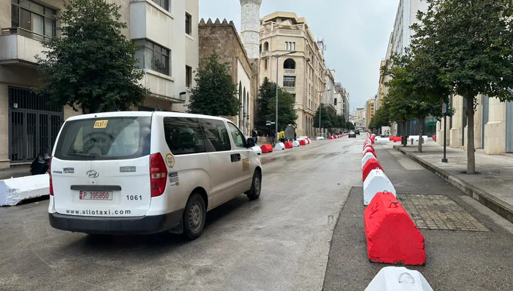 بالصور- إعادة فتح الطرق المحيطة بساحة النجمة في وسط بيروت ورفع العوائق