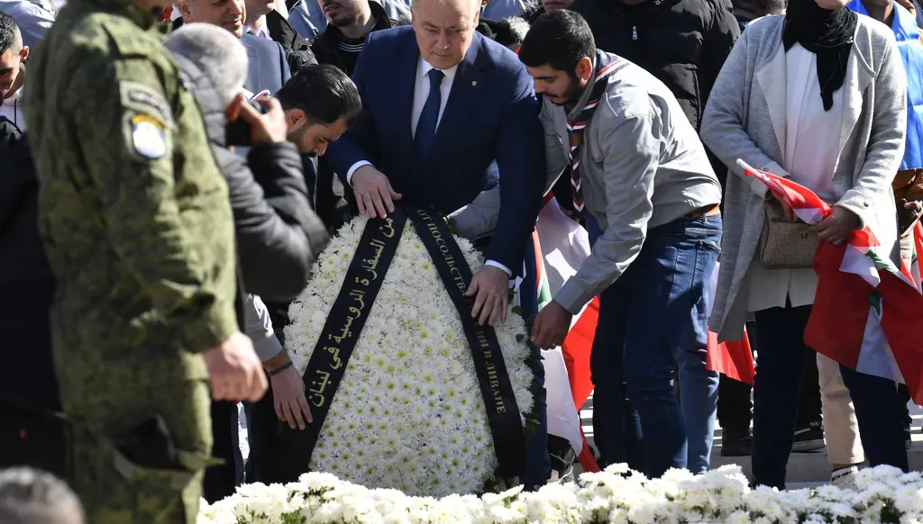 السفير الروسي يزور ضريح الرئيس الشهيد رفيق الحريري (تصوير الزميل حسام شبارو)