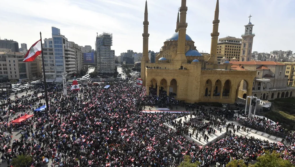 بالصور والفيديو- ساحة الشهداء تغصّ بجمهور الحريري... والأعداد فاقت التوقّعات