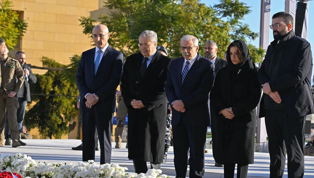 بالصور- سلام يزور ضريح الحريري: ترك للبنان رصيداً معنويّاً وسياسيّاً مشهوداً