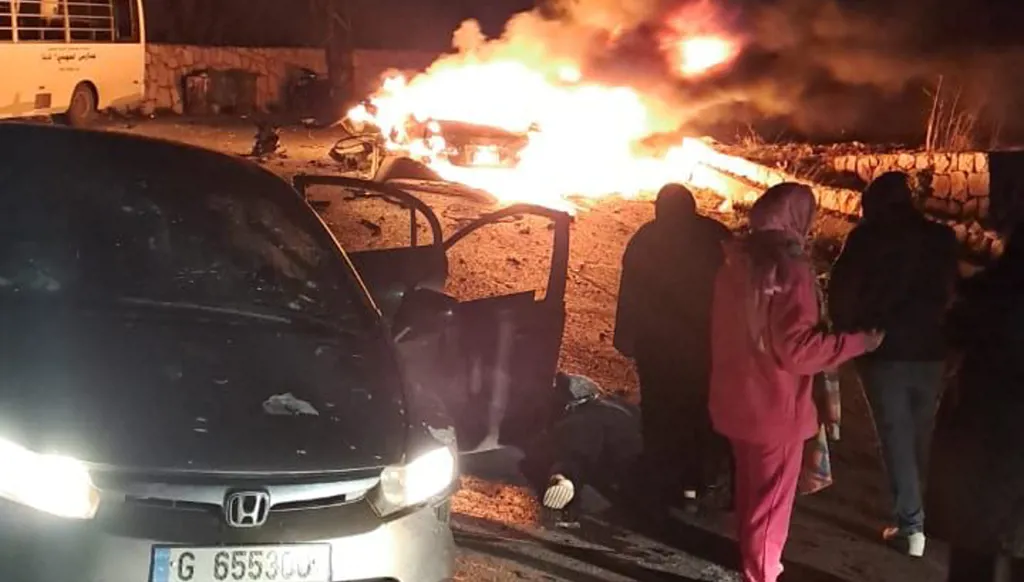 ضحايا وجرحى باستهداف إسرائيلي لسيارة على طريق عام جرجوع - إقليم التفاح جنوبي لبنان