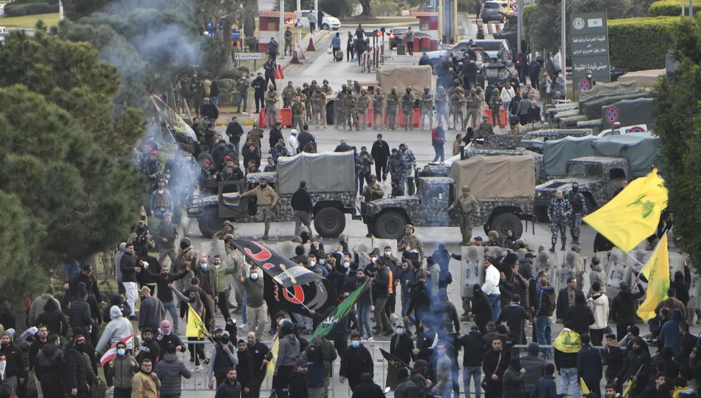 "حزب الله" في أول تعليق على أحداث طريق المطار السبت