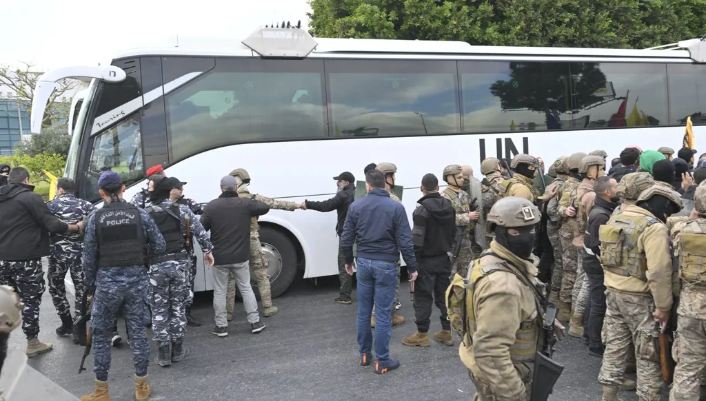 شكوك حول الانسحاب الإسرائيليي غداً... مصدر فرنسي لـ"النهار": من هاجموا "اليونيفيل" لم يتعلّموا شيئاً ممّا حدث في لبنان