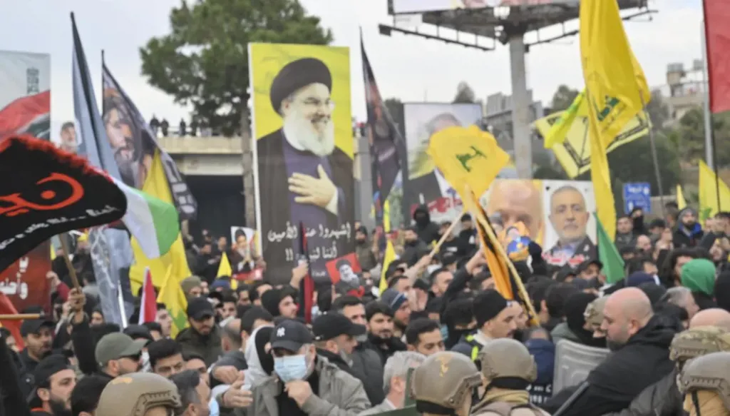 هل طلب النائب ملحم طوق نقل مراسم تشييع نصر الله من المدينة الرياضية إلى ضاحية بيروت الجنوبية؟