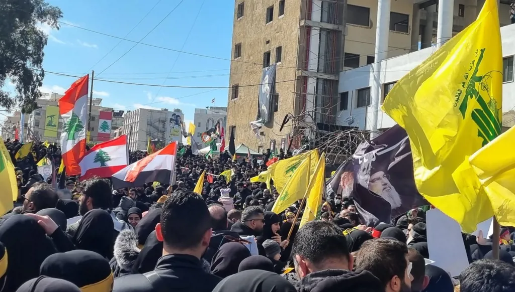 هل في إمكان "حزب الله" أن "يتلبنن" ويلقي سلاحه؟